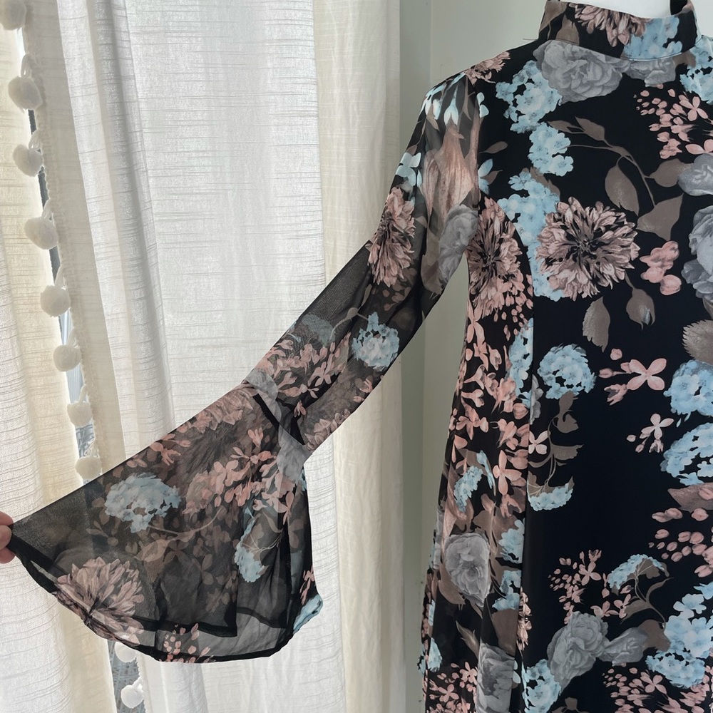 Lulus Like and Cher Black Floral Shift Dress Mini - Picture 4 of 10